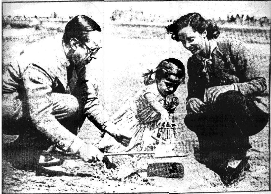 Sonnie Hale, Jessie Matthews and daughter on the beach